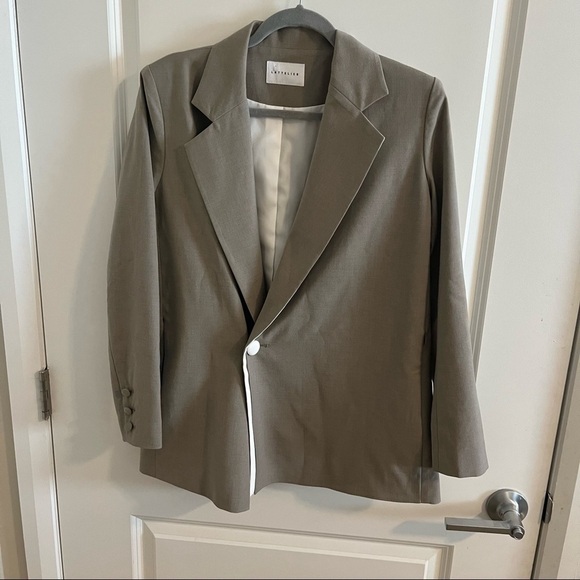 Wool-blend White Contrast Closure Blazer - Picture 7 of 16